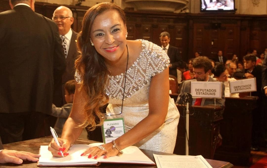 Tia Ju na posse do primeiro mandato como deputada estadual